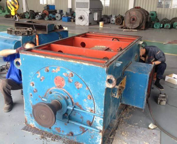 一臺(tái)在西瑪電機(jī)售后服務(wù)中心等待維修的三相異步電動(dòng)機(jī) 一臺(tái)在西瑪電機(jī)售后服務(wù)中心等待維修的三相異步電動(dòng)機(jī)