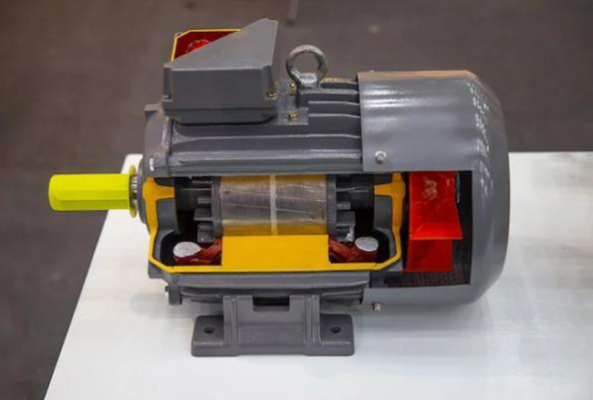 圖2三相電機(jī)的內(nèi)部結(jié)構(gòu) 圖2三相電機(jī)的內(nèi)部結(jié)構(gòu)